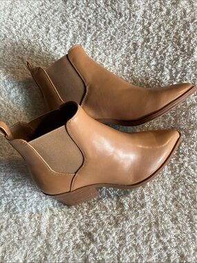 Universal Thread Tan Pointed Ankle Booties